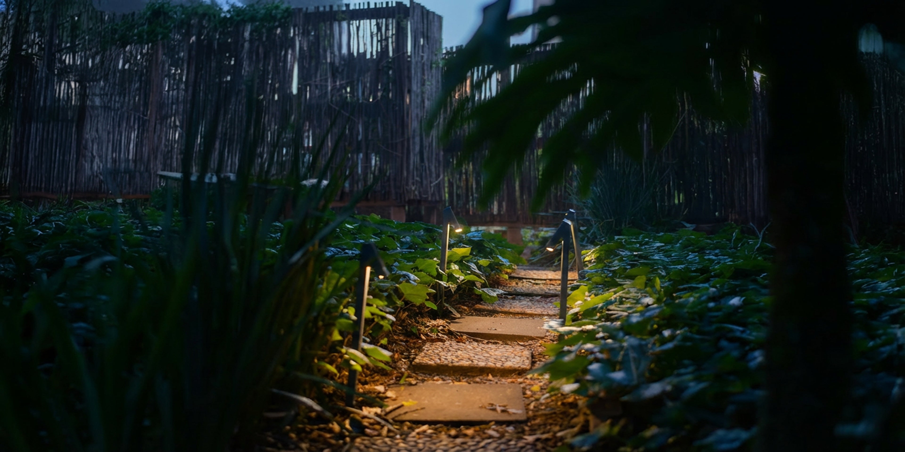Limelight Flag Series Solar Garden Light